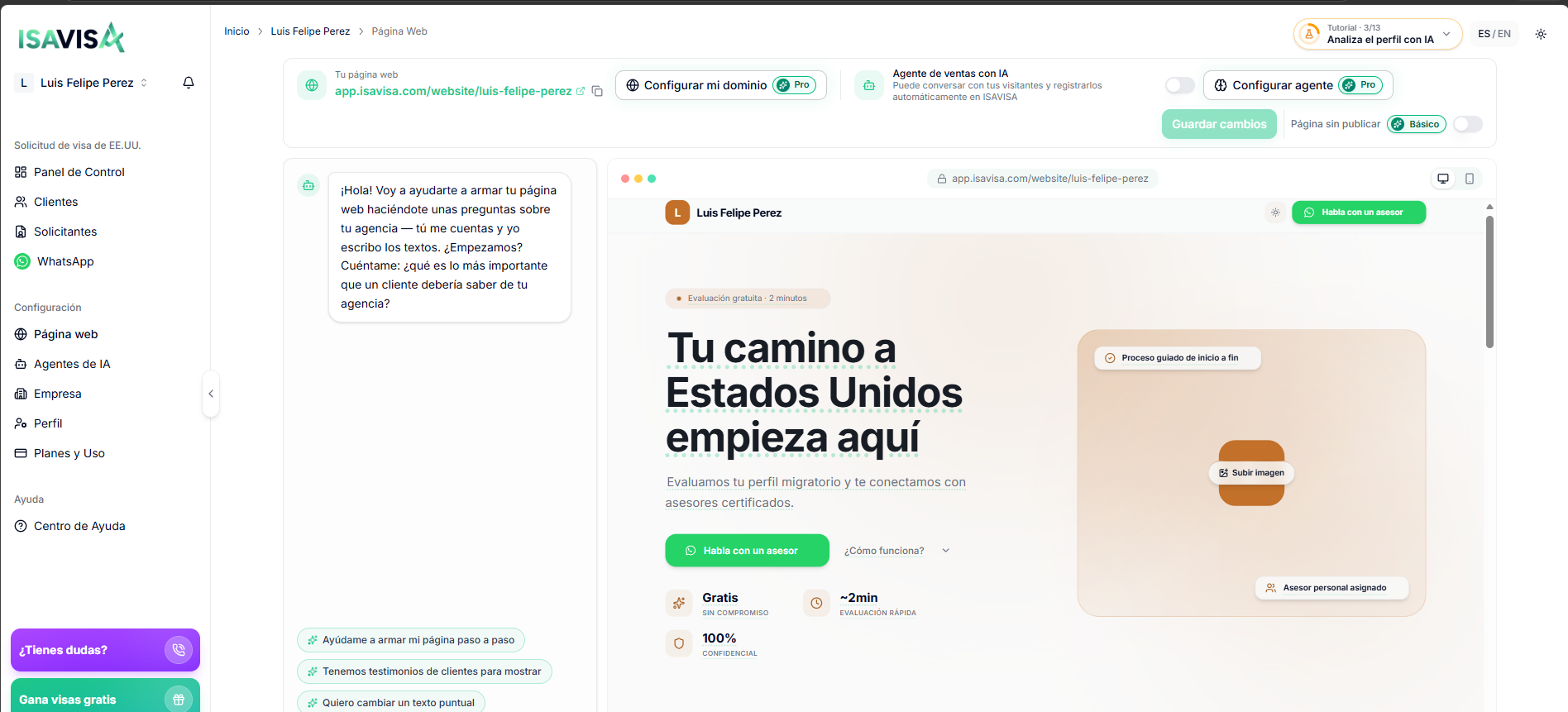 Constructor de la página web en ISAVISA: el asistente con IA hace preguntas y a la derecha se ve la página que va quedando
